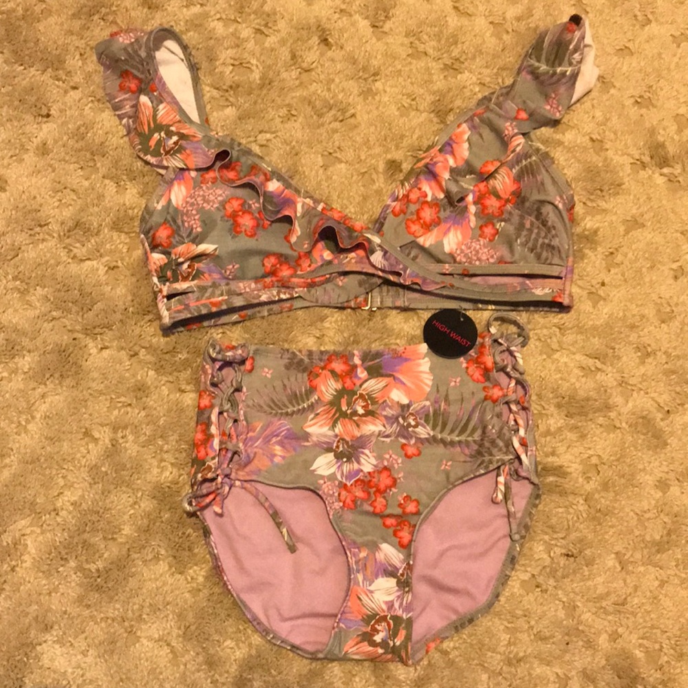 New! Beautiful Floral Bikini Top XL/Bottom Med